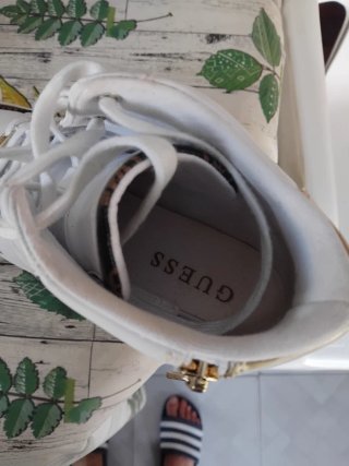 Botines Guess Plataforma Dorados y Blancos