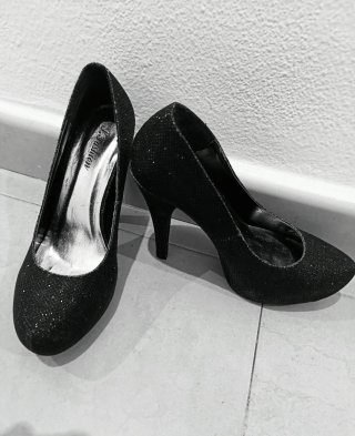 Zapatos de tacón negros brillo