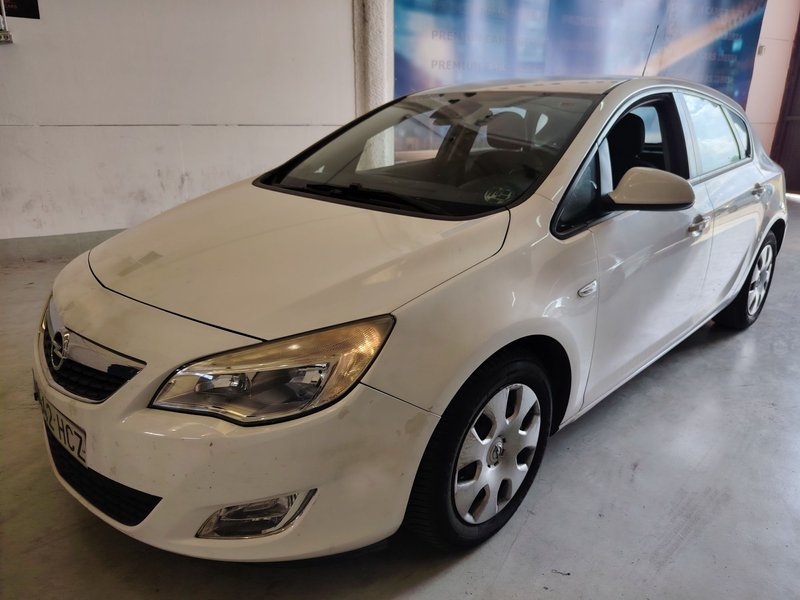 Opel Astra 2011