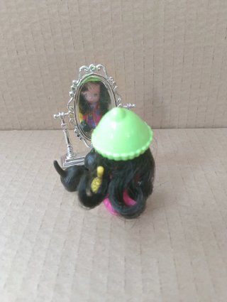 Figura Pinypon Brujita con Espejo