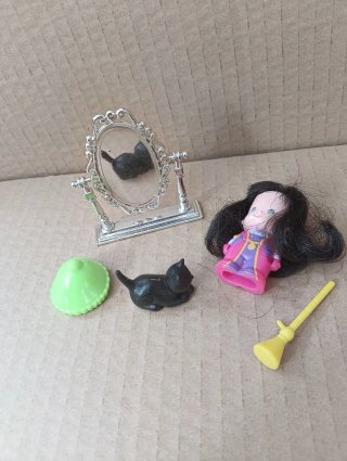 Figura Pinypon Brujita con Espejo