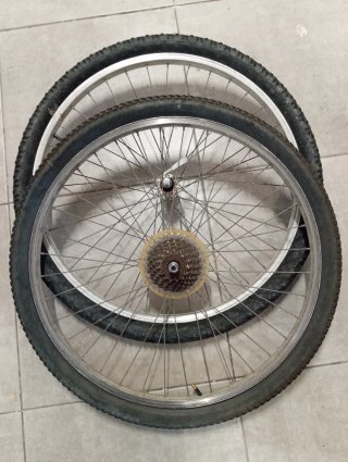 2 Ruedas de Bicicleta 26 con 21 Piñonera
