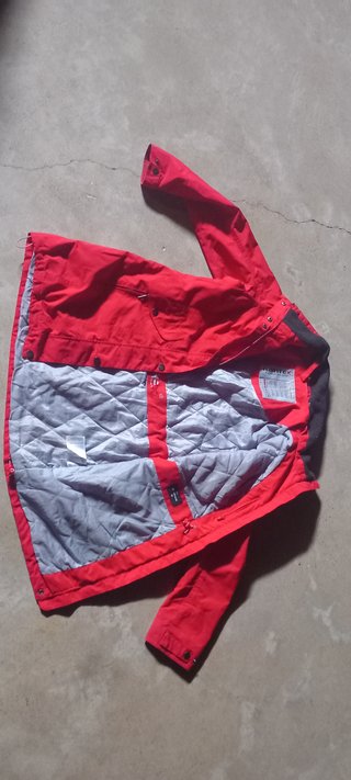 Chubasquero rojo