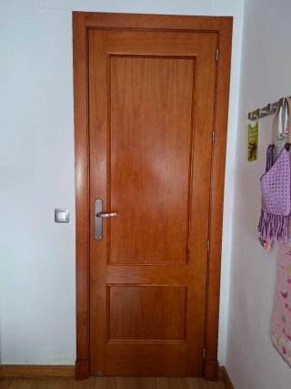 4 puertas de paso de madera maciza 60€ la unidad