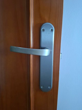 4 puertas de paso de madera maciza 60€ la unidad