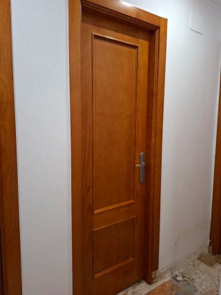 4 puertas de paso de madera maciza 60€ la unidad