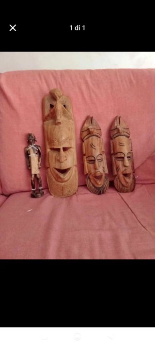 Set di 3 maschere in legno e statuetta