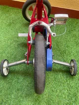 Bicicleta Infantil Roja con Ruedines