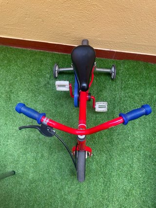 Bicicleta Infantil Roja con Ruedines