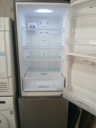 Nevera Daewoo con dispensador de agua