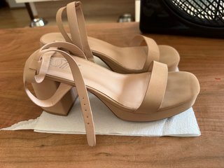 Sandalias de tacón nude