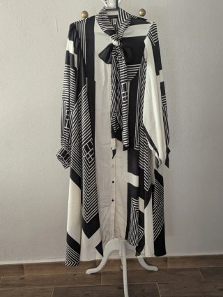 Vestido Amplio Estampado Geométrico