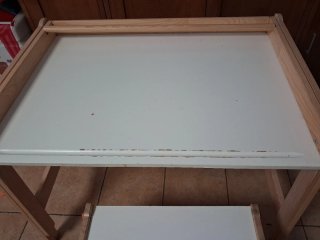 Escritorio infantil de madera y tablero blanco