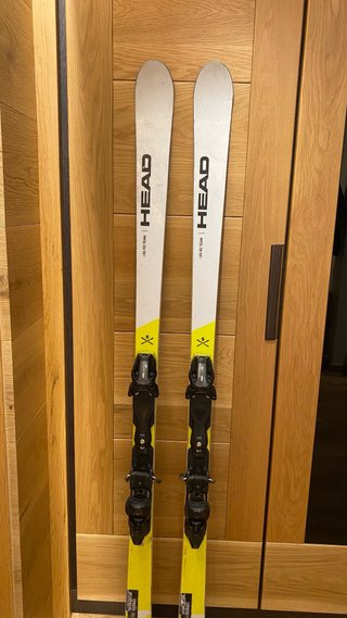 Esquís Head GS RD Team 173 cm y Radio 21 cm.