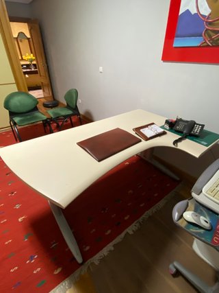 Mesa oficina + 2 sillas + sillón