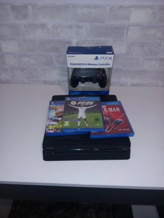 PS4 con Mando y Juegos