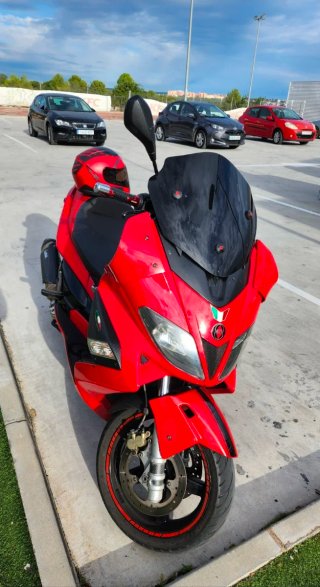 Gilera Nexus 500cc Maxi Scooter Roja