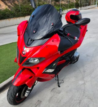 Gilera Nexus 500cc Maxi Scooter Roja