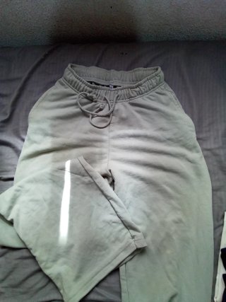 Pantalón stradivarius verde talla XS