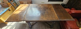 Mesa de Madera Maciza y 4 Sillas
