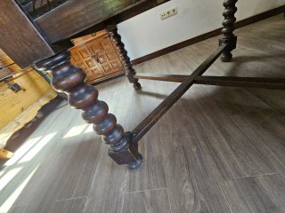 Mesa de Madera Maciza y 4 Sillas