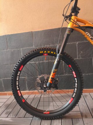 Bicicleta Mondraker Dune RR Carbon