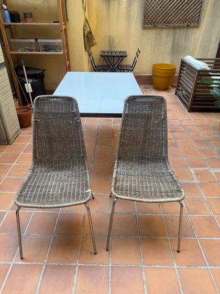 Mesa y sillas de jardín