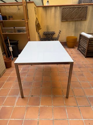 Mesa y sillas de jardín