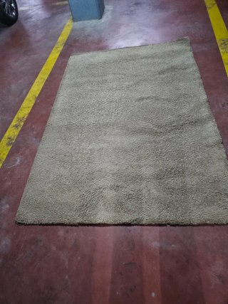 Alfombra beige de tela