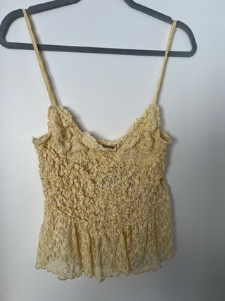 Top de encaje amarillo