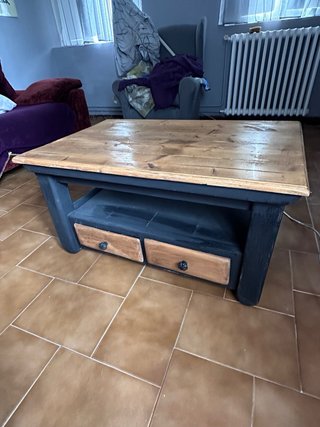 Mesita de centro rústica de madera
