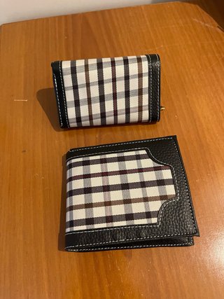 Cartera y llavero a cuadros