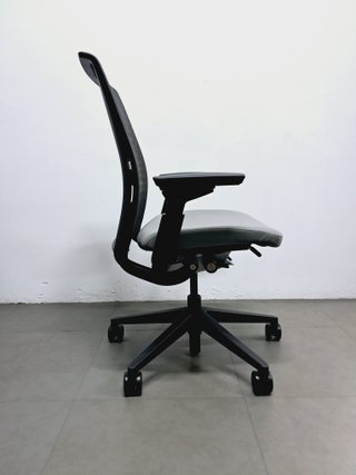 Silla STEELCASE THINK v2 ergonómica profesional
