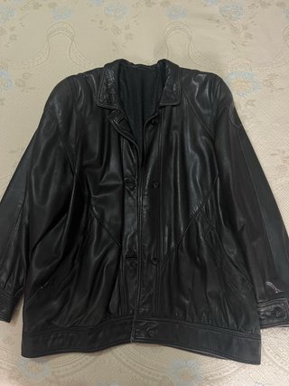 Cazadora de cuero negra