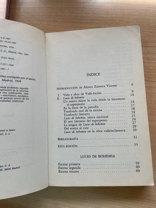 Luces de Bohemia: esperpento/ Valle-Inclán