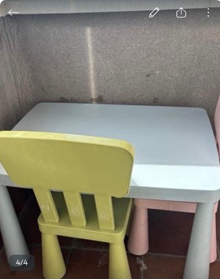 Set de mesa y 2 sillas infantiles