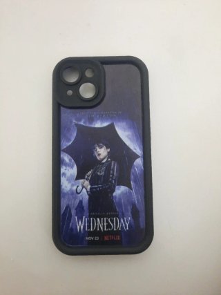 Funda para iPhone 13 y 14 - Miércoles.(Netflix)