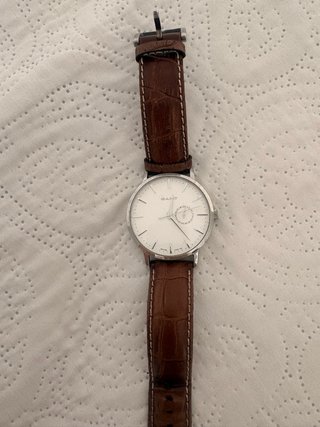 Reloj Gant con correa de piel marrón