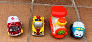 Lote de 4 Juguetes: Ambulancia, Policía, Tren, Coc