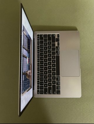 MacBook Air 13-inch (2020) — Intel i3, 8 GB RAM, 2