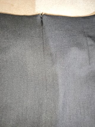 Falda Negra con Detalle de Nudo