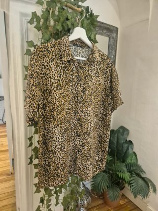 Camisa Manga Corta Estampado Leopardo