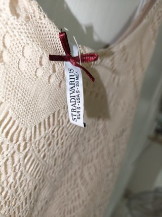 Top encaje beige con flecos