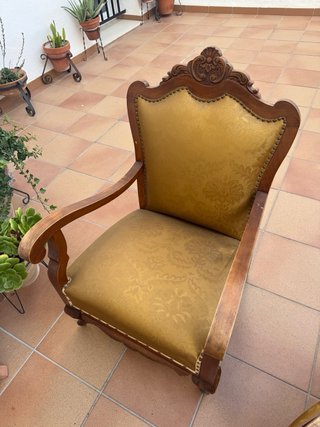 Conjunto de 2 sillones y 1 silla de madera maciza,