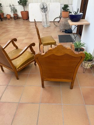 Conjunto de 2 sillones y 1 silla de madera maciza,