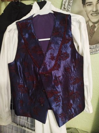 Chaleco Baturro Morado y Rojo y Camisa de baturro