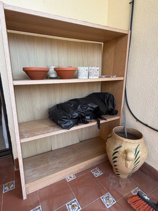 Estantería de madera grande para terraza