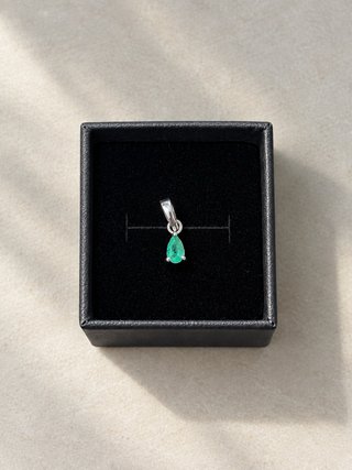 Colgante de Plata 950 y Esmeralda Natural