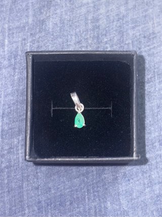 Colgante de Plata 950 y Esmeralda Natural