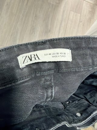 Pantalón vaquero negro Zara con rotos